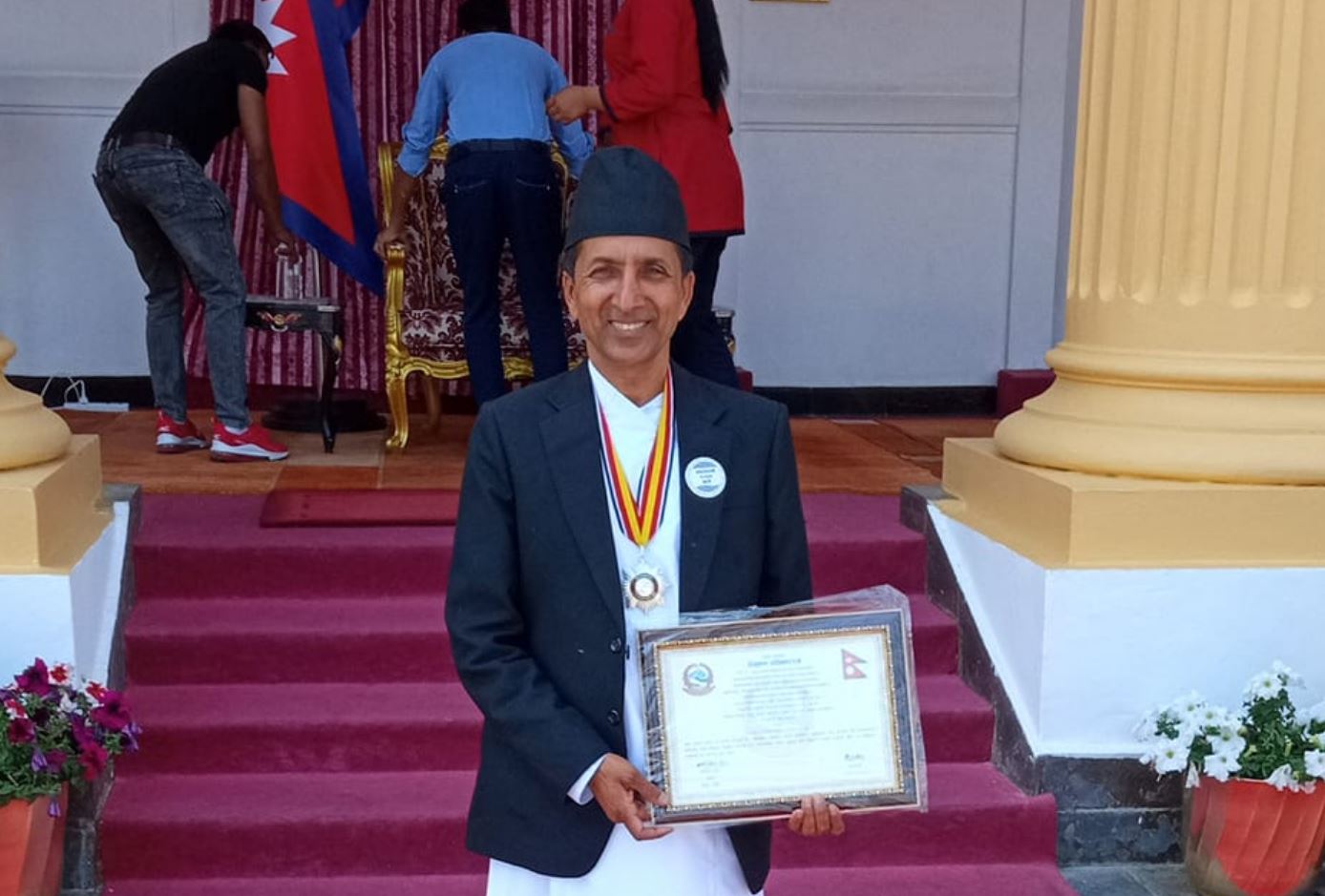 शिक्षक सिग्देल जनसेवाश्री पदकबाट विभूषित